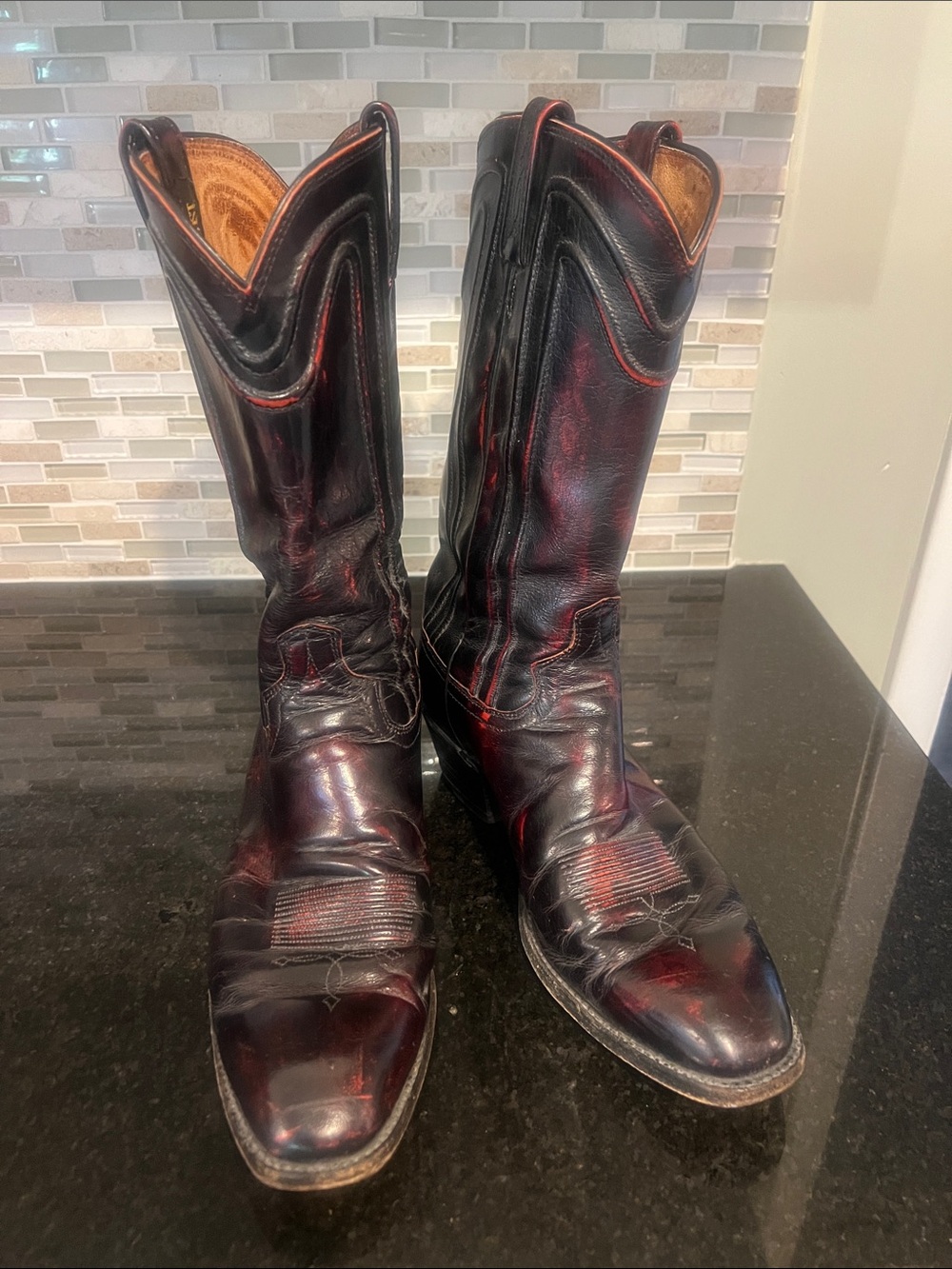Dan Post Burgundy Leather Western Boots made with in the USA. Size 9.5D